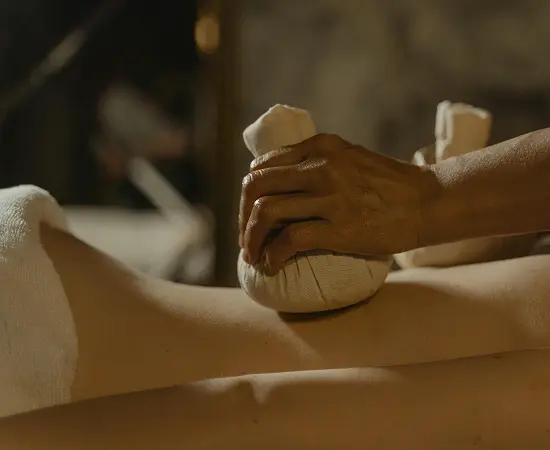 Masoterapia – Masaje con elementos natur...
